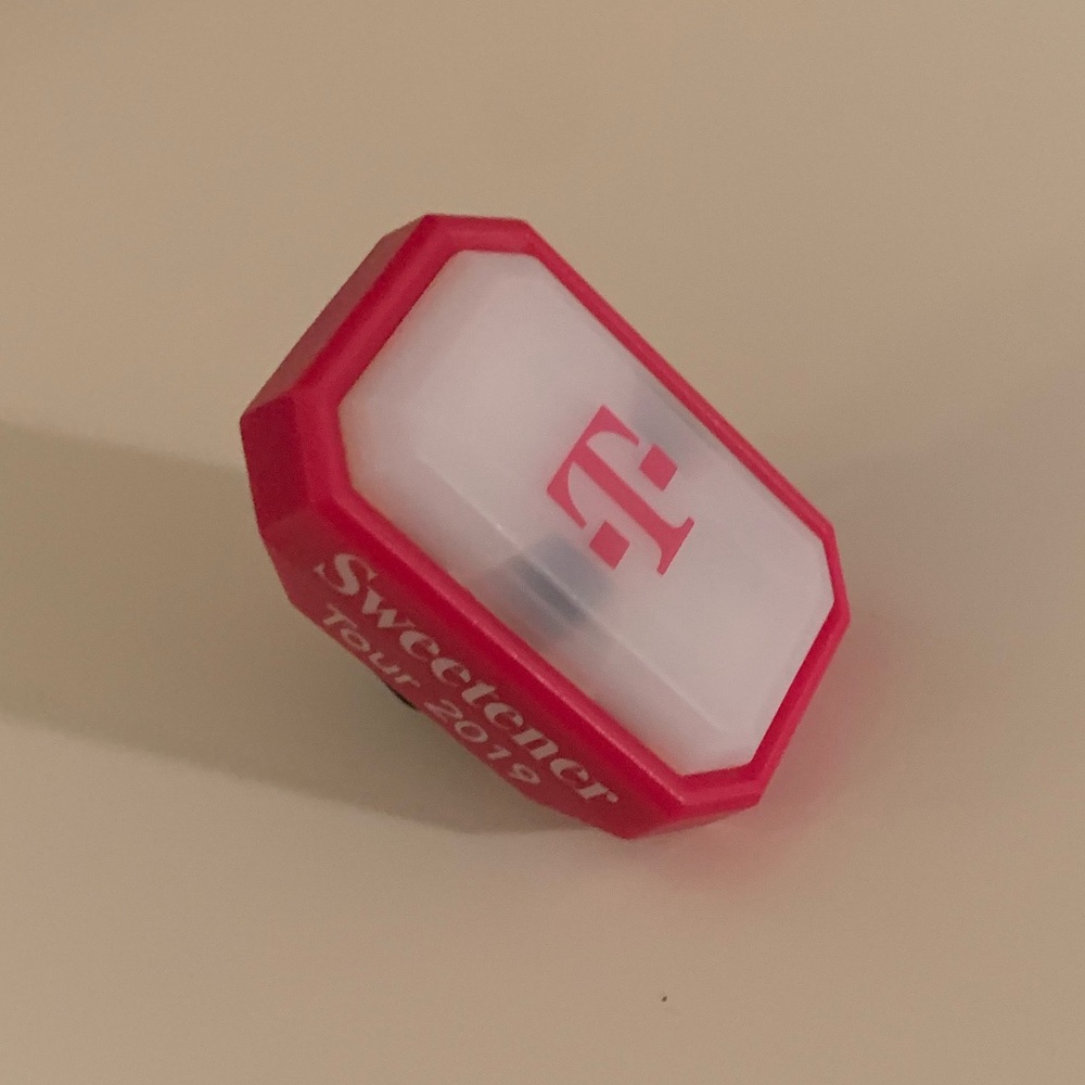 T-Mobile Sweetener Tour Ring Ariana Grande